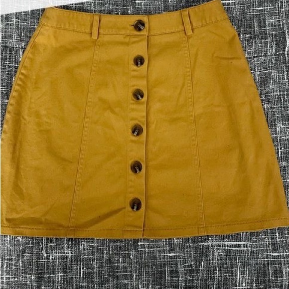 Forever21 Mustard corduroy skirt. - Picture 4 of 6